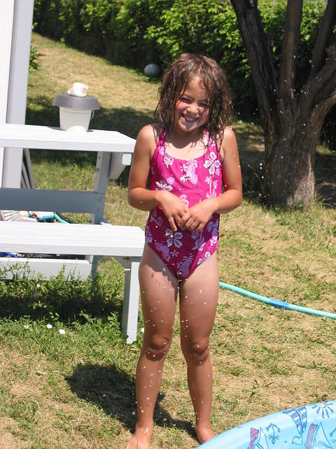 Isabelle being splashed by Carrie.