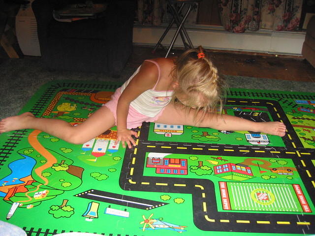 Carrie attempting the splits the other direction.