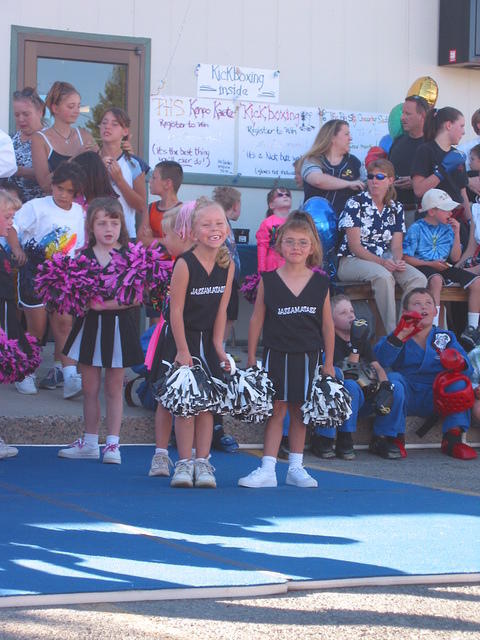 Carrie and Shelby before their performance at Alive at 5.