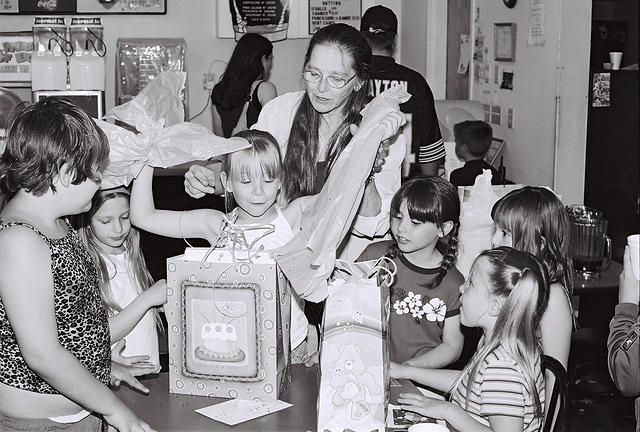 Sara, Jorgeann, Carrie, Mom, Tiffany, Kylie, Emily