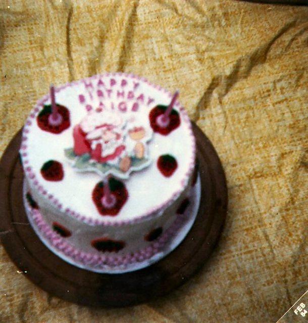Paige's 3rd birthday cake.
Strawberry Shortcake, of course.
7/16/1983