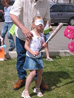Carrie's turn at the pinata