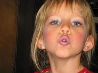 Carrie blowing kisses to the camera... ;P