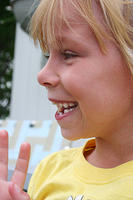Carrie smiling and waving. :)