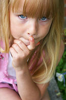 Carrie posing for the camera.  I suppose this is meant to be thoughtful.  Or curious.  Or something. :P