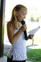 Carrie reading her introduction at her Karaoke Concert